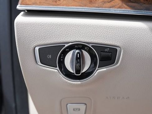 Used 2018 Mercedes-Benz E 300 4MATIC image 43