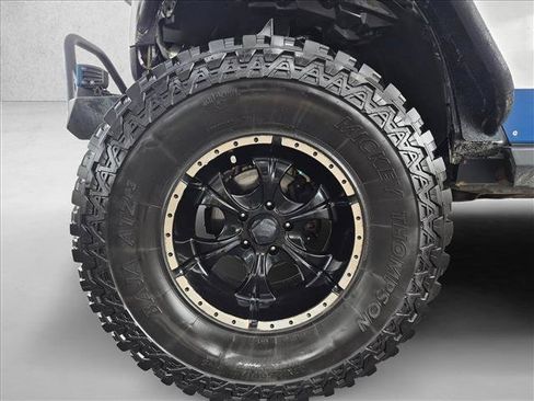 Used 2012 Jeep Wrangler Unlimited Rubicon w/ Connectivity Group AWD/4WD image 23