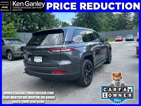Used 2024 Jeep Grand Cherokee Altitude AWD/4WD image 10