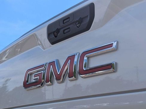 Used 2025 GMC Sierra 1500 SLT AWD/4WD image 31