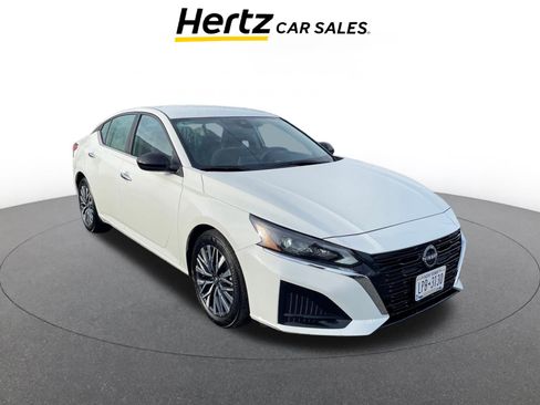 Used 2025 Nissan Altima 2.5 SV image 1