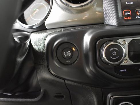 Used 2023 Jeep Gladiator Overland image 15