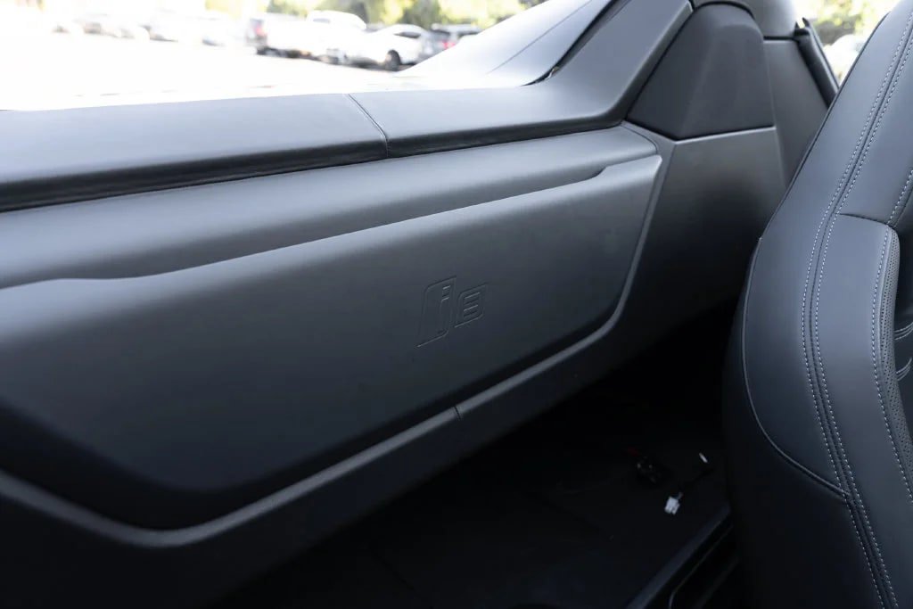 Used 2019 BMW i8 Roadster AWD/4WD image 43
