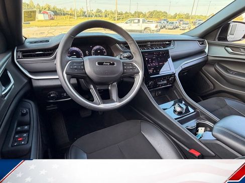 Used 2025 Jeep Grand Cherokee L Laredo AWD/4WD image 13