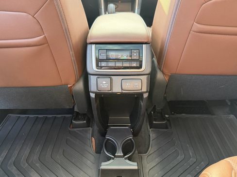 Used 2022 Subaru Ascent Touring AWD/4WD image 38
