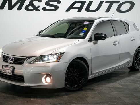 Used 2011 Lexus CT 200h Premium w/ Leather Pkg FWD image 2