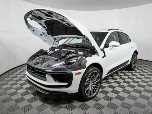 New 2026 Porsche Macan Electric AWD/4WD image 35
