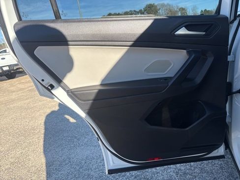 Used 2021 Volkswagen Tiguan SE R-Line image 12