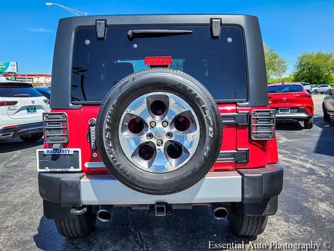 Used 2012 Jeep Wrangler Sahara w/ Connectivity Group AWD/4WD image 4