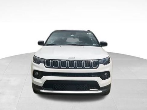 Used 2023 Jeep Compass Limited image 2