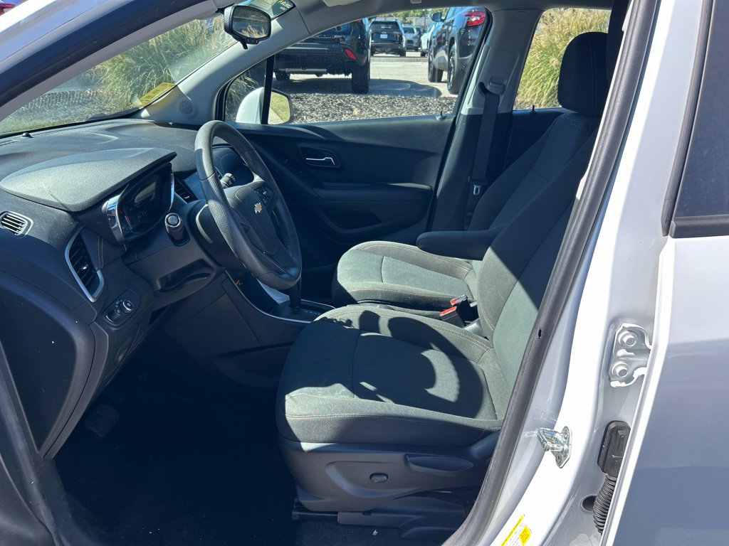 Used 2020 Chevrolet Trax LS FWD image 6