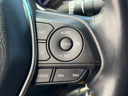 Used 2018 Toyota Camry SE FWD image 21