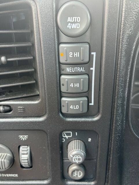 Used 2001 Chevrolet Tahoe LS w/ LS Preferred Equipment Group AWD/4WD image 11