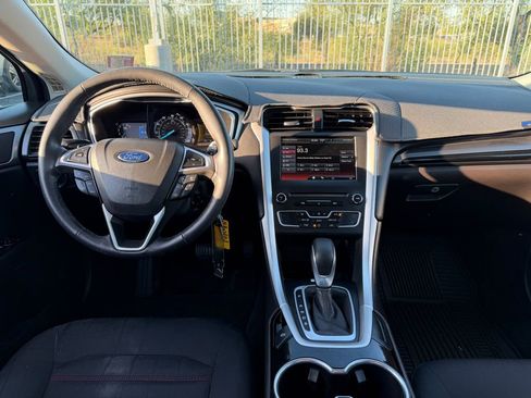 Used 2016 Ford Fusion SE AWD/4WD image 9