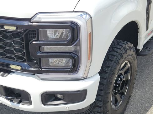 Used 2025 Ford F250 Lariat w/ Lariat Ultimate Package AWD/4WD image 9