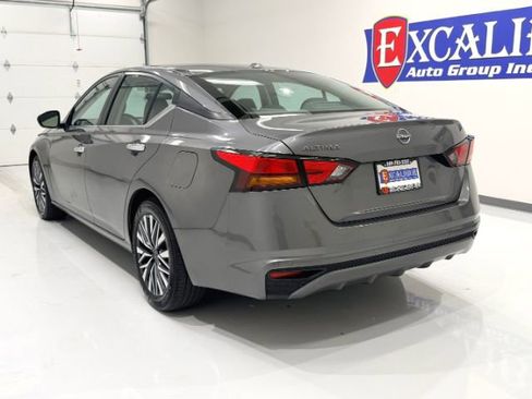 Used 2025 Nissan Altima 2.5 SV FWD image 9