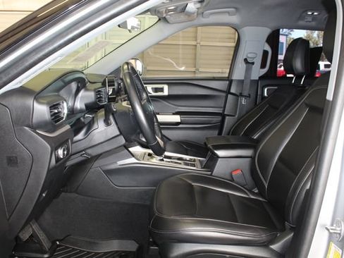 Used 2023 Ford Explorer XLT w/ Equipment Group 202A RWD image 10