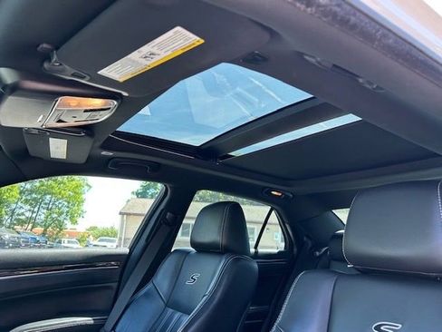 Used 2019 Chrysler 300 S w/ 300S Premium Group RWD image 14