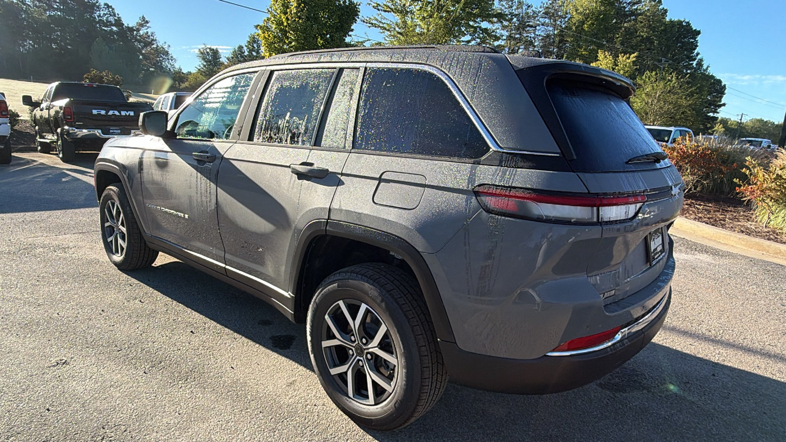 New 2027 Jeep Grand Cherokee Laredo RWD image 10