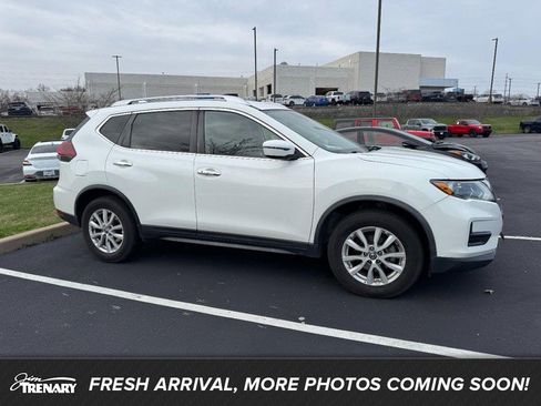 Used 2020 Nissan Rogue SV image 1
