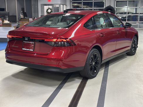 New 2025 Honda Accord SE image 4