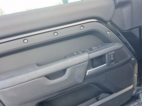 Used 2025 Land Rover Defender 110 S image 21
