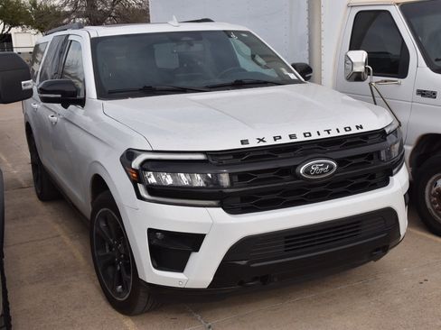 Used 2023 Ford Expedition Max Limited image 4