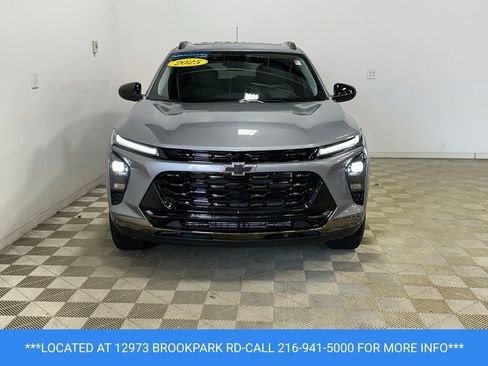 Used 2025 Chevrolet Trax ACTIV w/ Sunroof Package FWD image 2