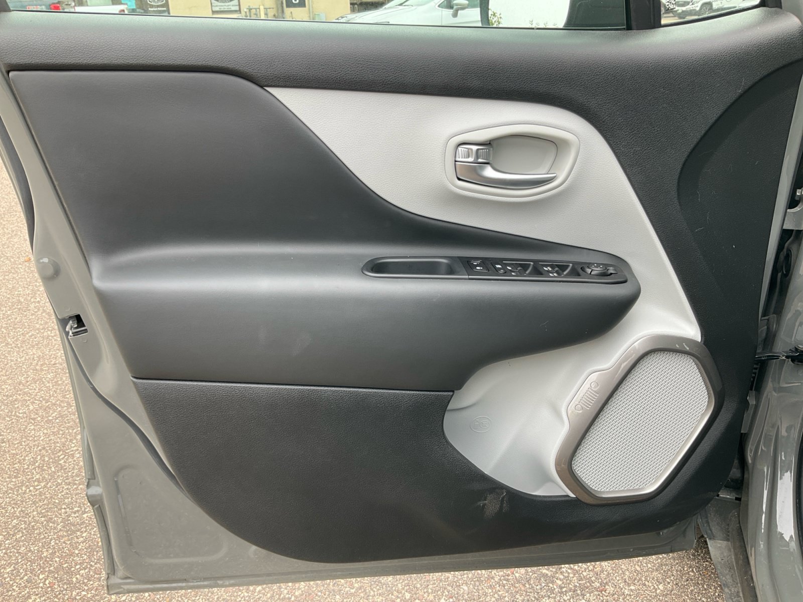 Used 2022 Jeep Renegade Latitude AWD/4WD image 27