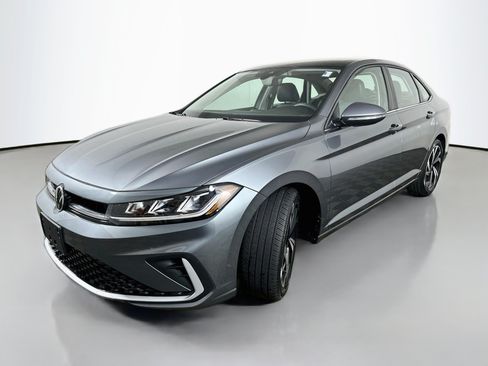 Used 2025 Volkswagen Jetta SEL FWD image 3