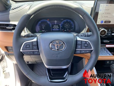 New 2026 Toyota Highlander Platinum AWD/4WD image 40