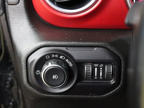 Used 2018 Jeep Wrangler Unlimited Rubicon w/ Uconnect 4C Nav & Sound Group AWD/4WD image 13