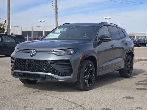 New 2026 Volkswagen Tiguan SE R-Line AWD/4WD image 2
