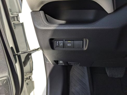 Used 2022 Toyota RAV4 XLE image 25