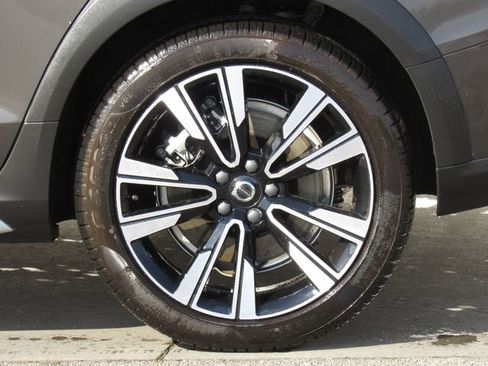 Used 2025 Volvo V60 B5 Cross Country Ultra w/ Protection Package Premier AWD/4WD image 36