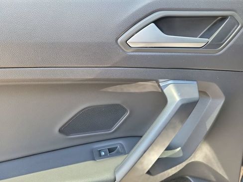 Used 2021 Volkswagen Tiguan SE FWD image 12