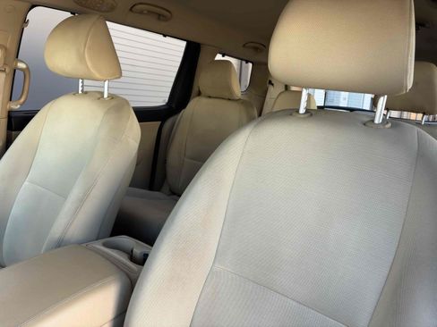 Used 2015 Kia Sedona LX w/ LX Convenience Package FWD image 40