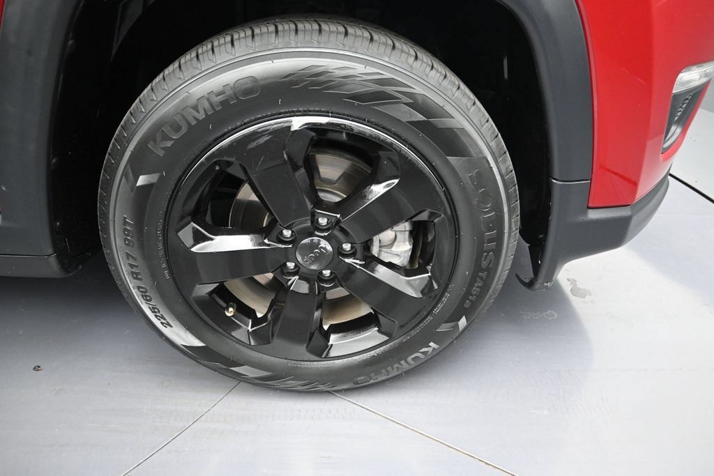 Used 2021 Jeep Compass Latitude FWD image 9