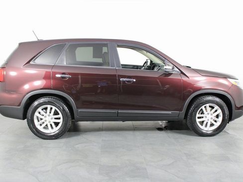 Used 2014 Kia Sorento LX image 12