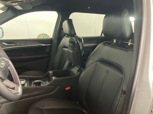 New 2025 Jeep Grand Cherokee L Limited w/ Trailer Tow Package AWD/4WD image 9
