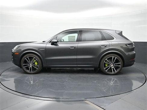 New 2026 Porsche Cayenne S image 2