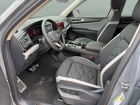 New 2026 Volkswagen Atlas Peak Edition image 12