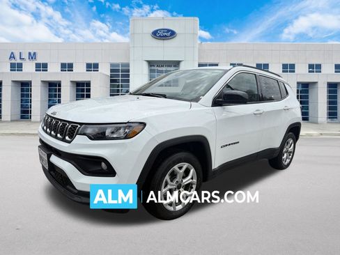 Used 2025 Jeep Compass Latitude AWD/4WD image 1