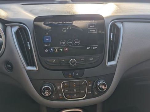 Used 2022 Chevrolet Malibu LT image 41