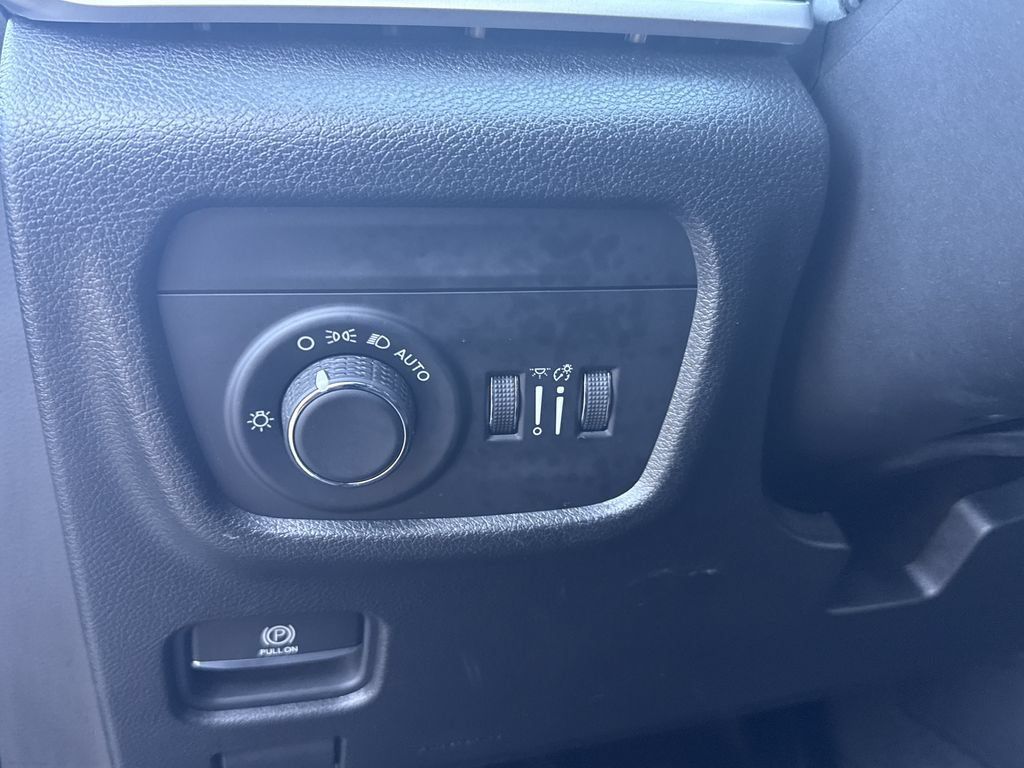 Used 2021 Jeep Grand Cherokee L Laredo AWD/4WD image 19
