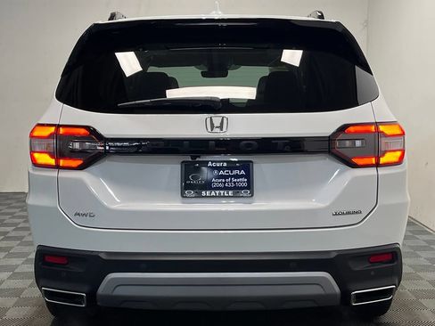 Used 2025 Honda Pilot Touring image 21