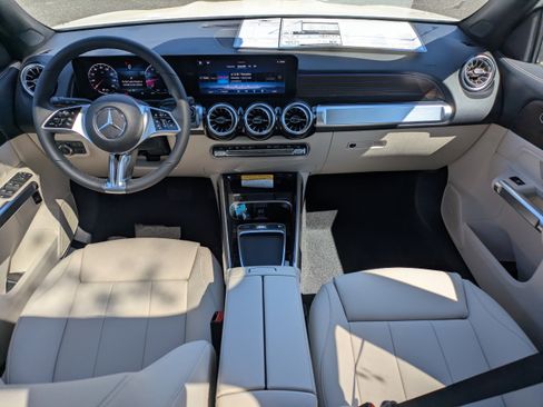 New 2026 Mercedes-Benz GLB 250 image 2