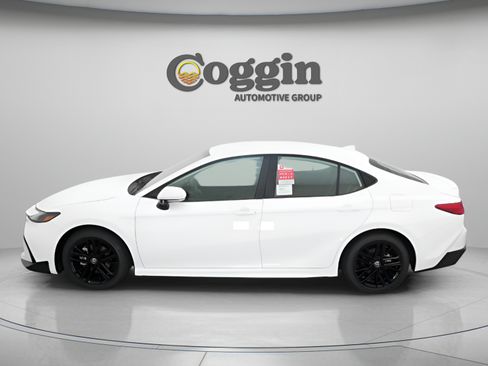 Used 2026 Toyota Camry SE w/ Multimedia Upgrade Package FWD image 3
