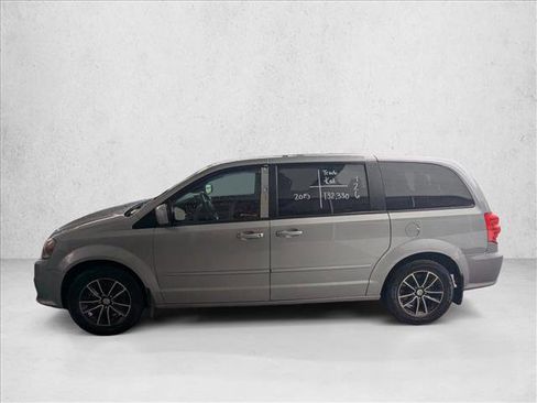 Used 2015 Dodge Grand Caravan SXT image 3
