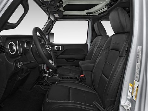 Used 2023 Jeep Wrangler Unlimited Sahara w/ Cold Weather Group image 10